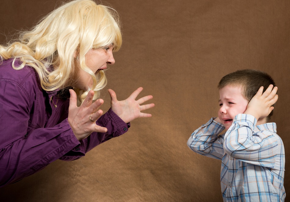 Как перестать кричать на ребенка