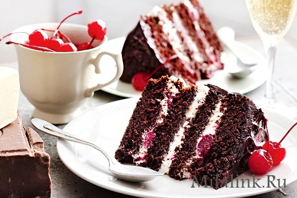 Шоколадно-вишнёвый торт