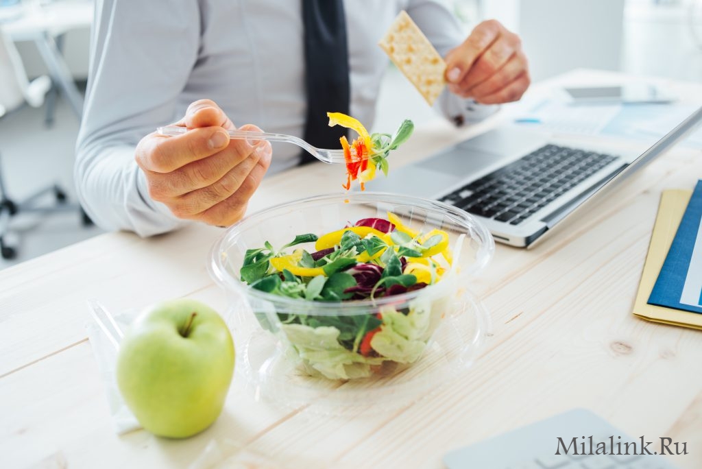 Обед в офисе: как питаться здоровой пищей на работе