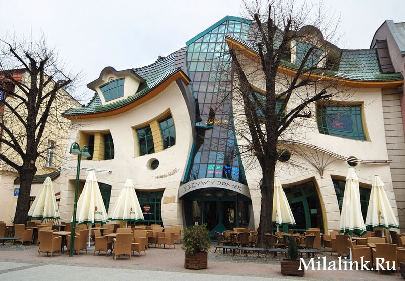 Кривой домик (танцующий домик) в Сопоте, Польша