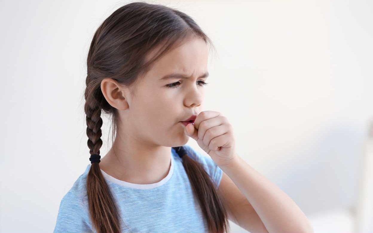 Чем лечить кашель у ребенка без температуры