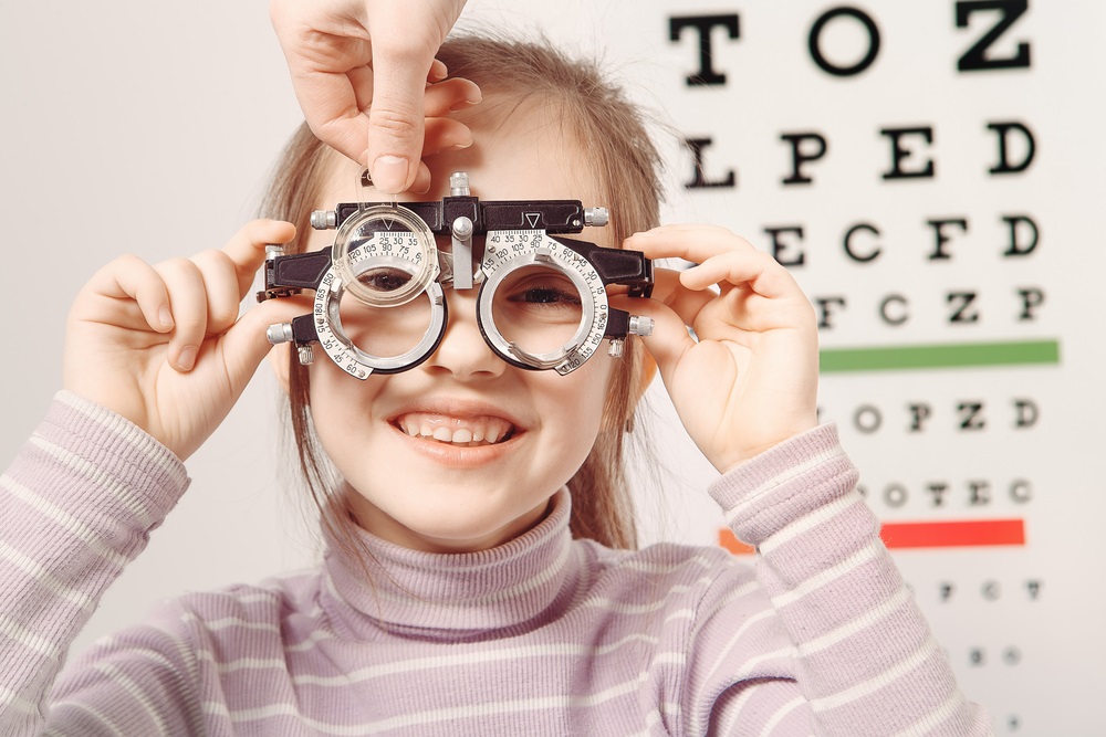 Детские проблемы со зрением: близорукость (миопия), астигматизм, косоглазие и амблиопия