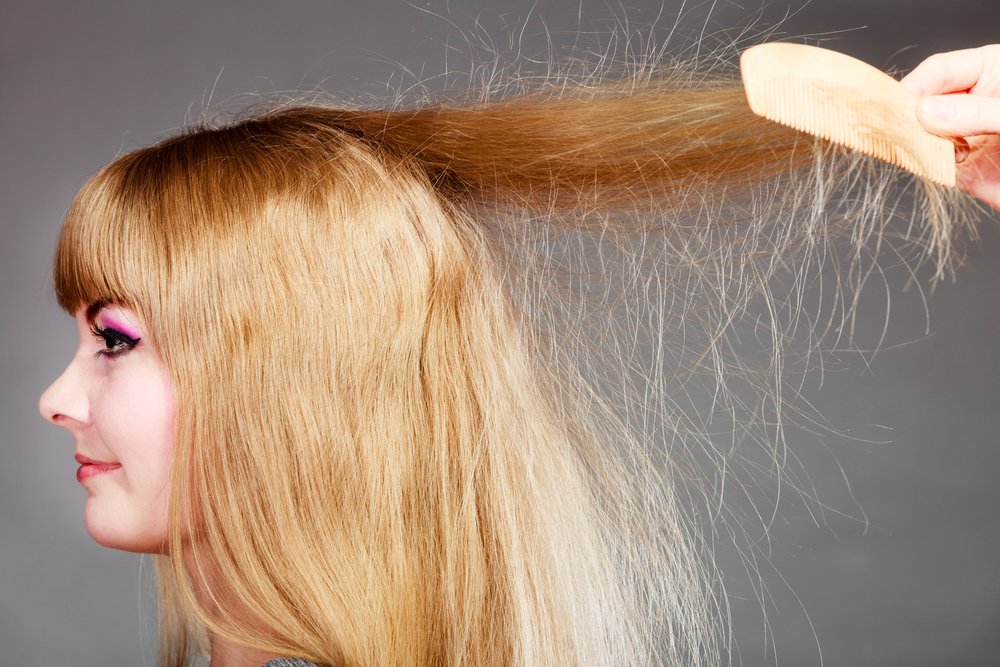 Как избавиться от электризующихся волос?