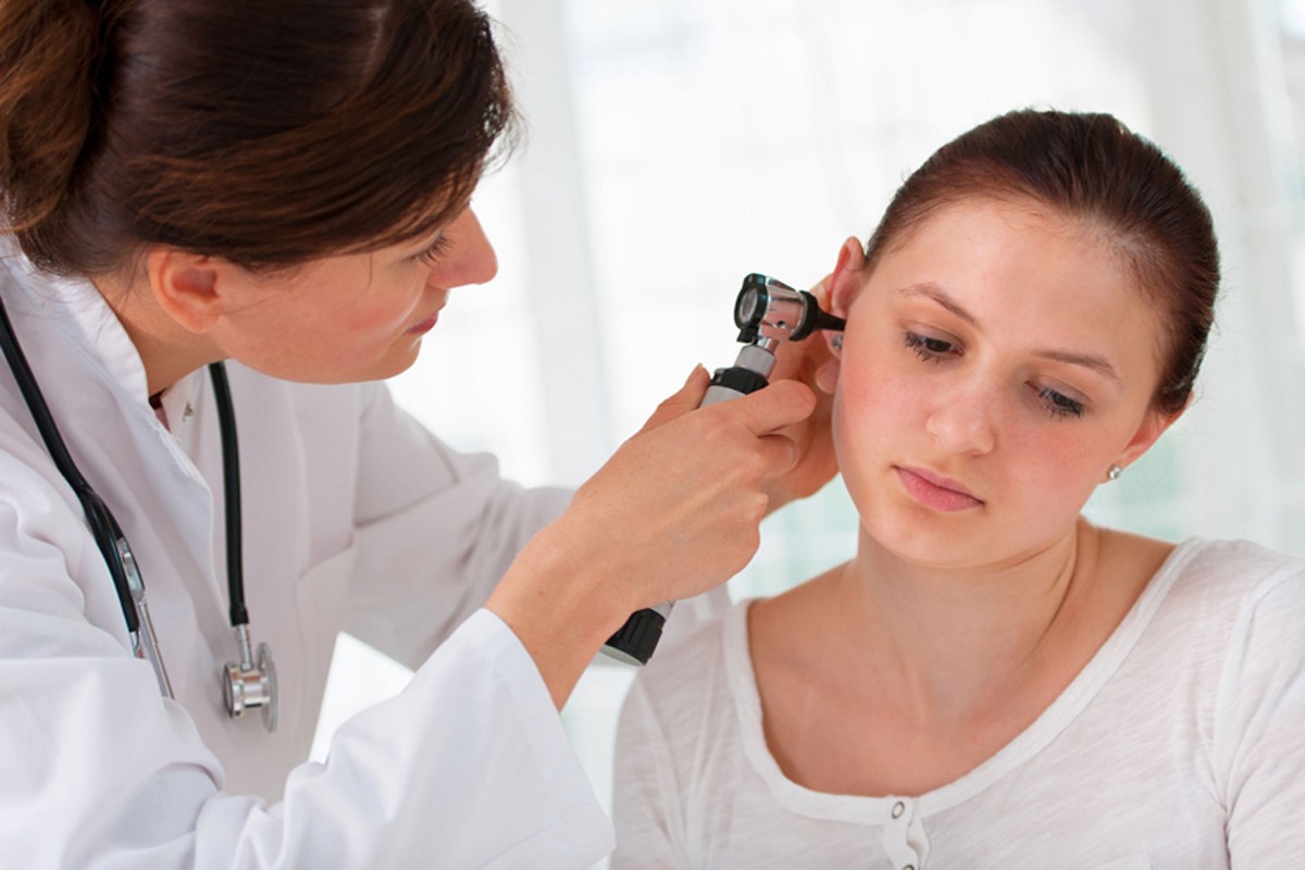 Отомикоз (грибок в ухе): причины, симптомы и лечение