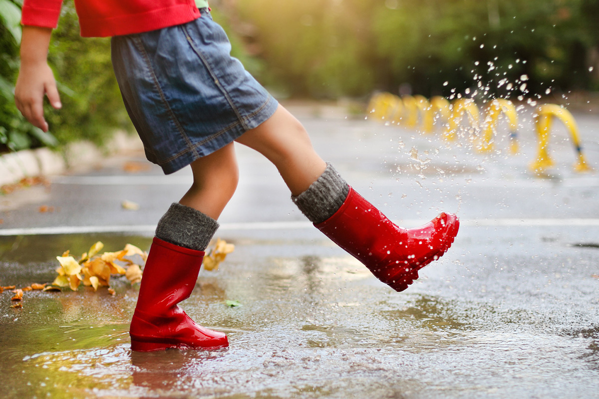 Как ухаживать за детской осенней обувью: 8 советов