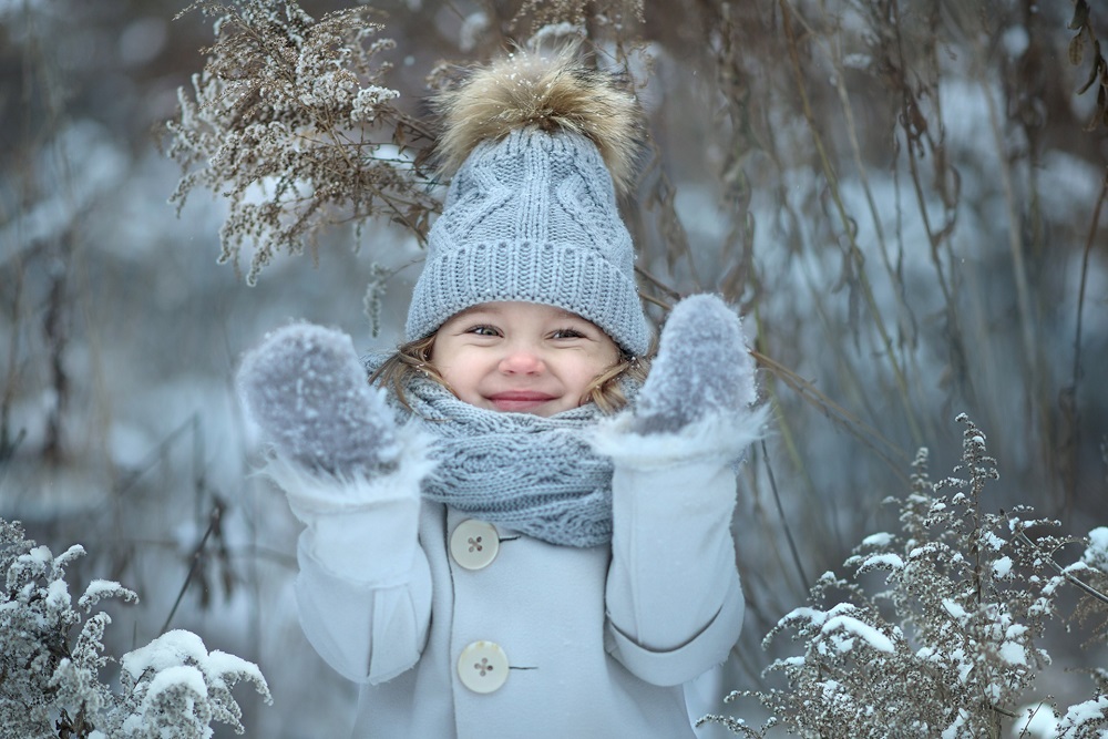 Сколько по времени и при какой температуре можно гулять с ребенком зимой