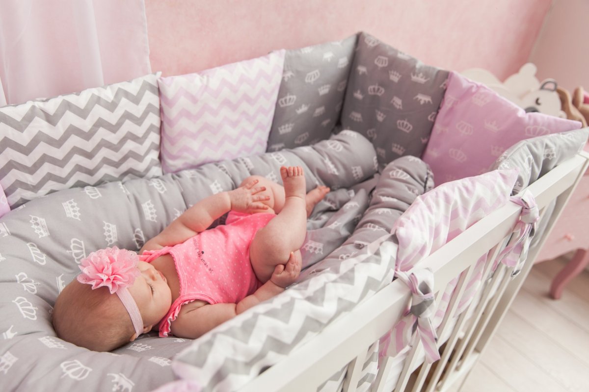Первая кровать ребенка: как ее выбрать