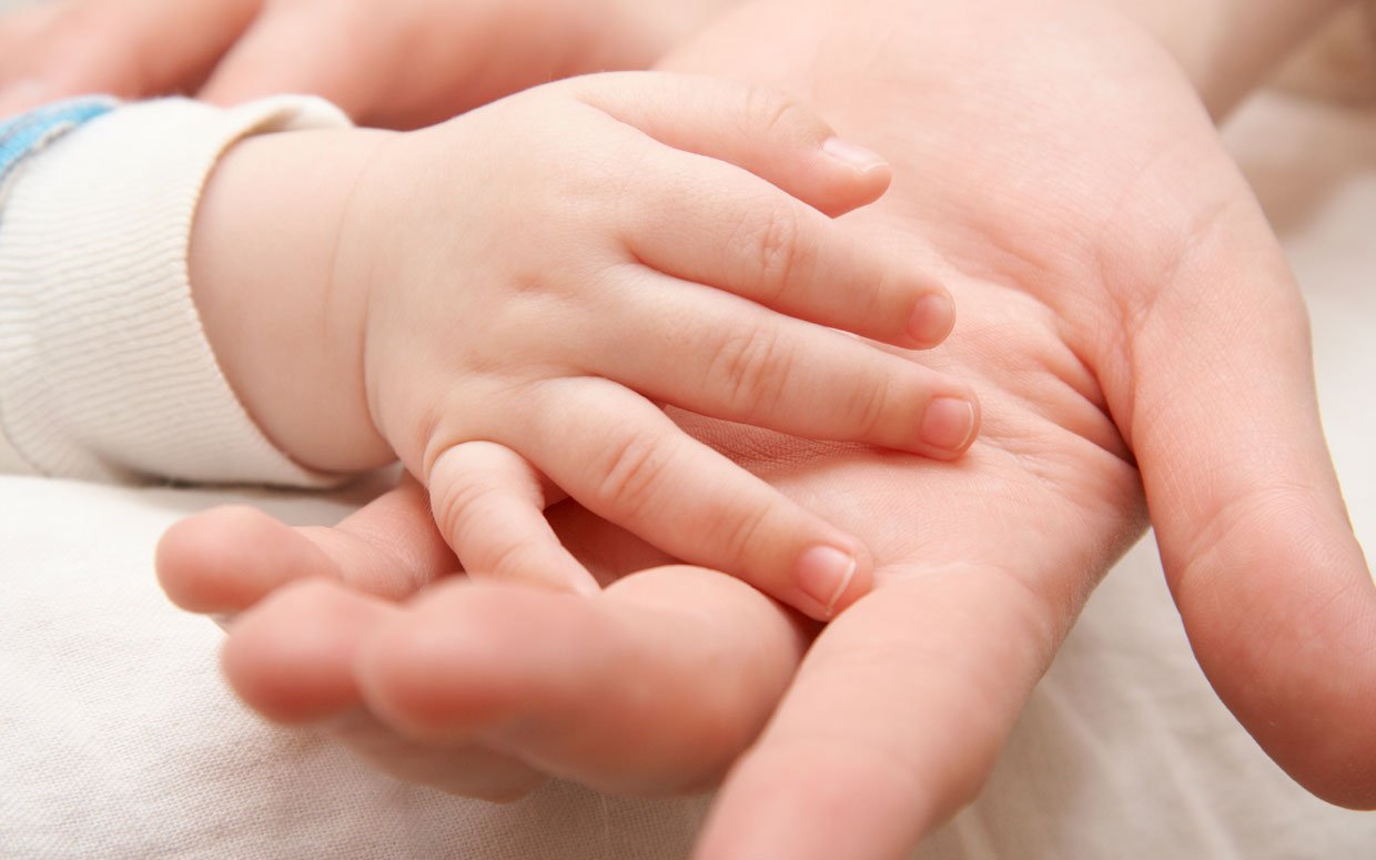 Слоятся ногти у ребенка: причины и что делать