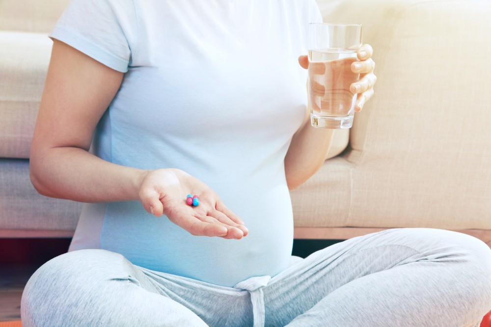 Стоит ли принимать лекарства во время беременности
