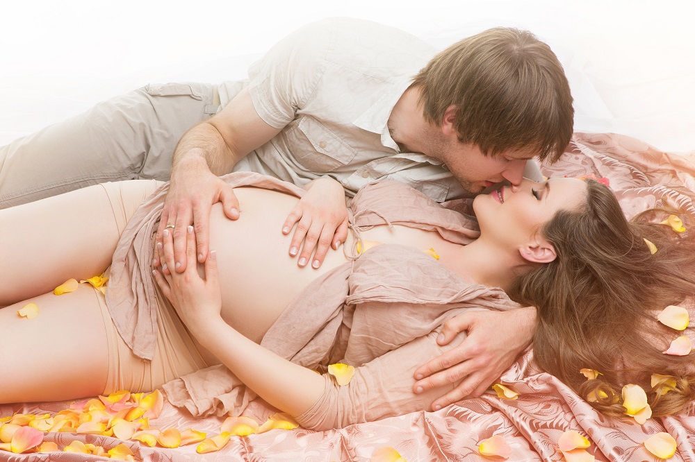 Можно ли во время беременности заниматься любовью?