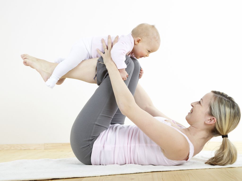 Можно ли делать упражнения в первые недели после родов