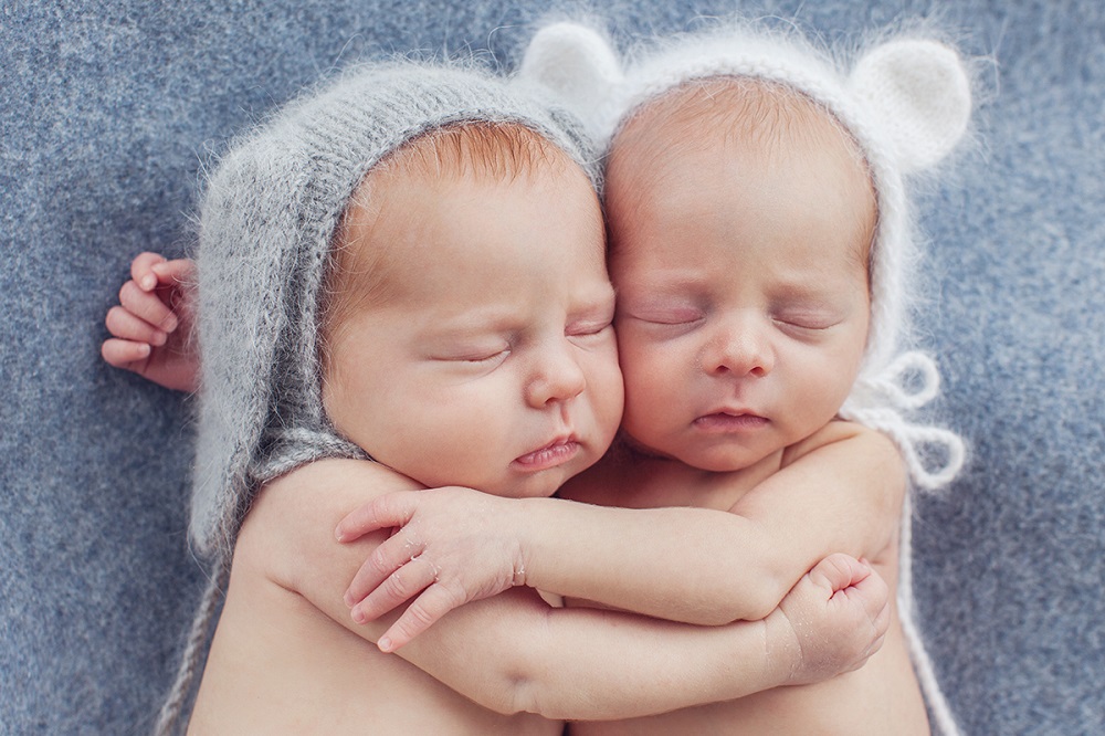 Двойняшки и близнецы: чем отличаются