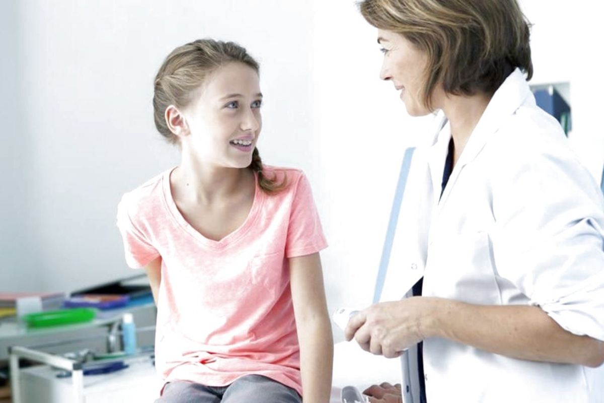 Первый визит к гинекологу: как подготовить дочь?