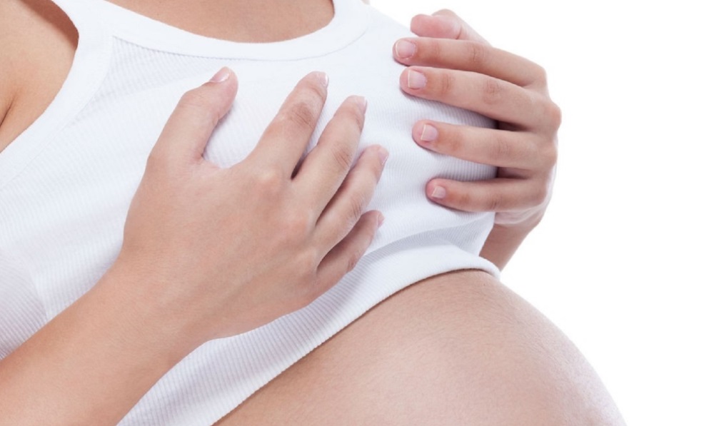 Почему болит грудь при беременности