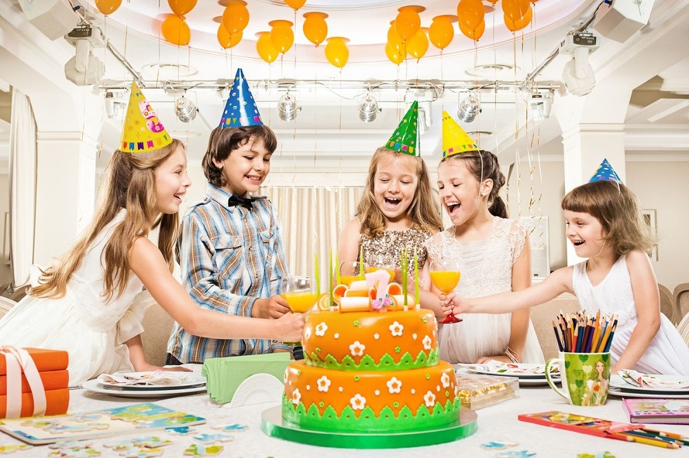 День рождения ребенка осенью: где и как отпраздновать?