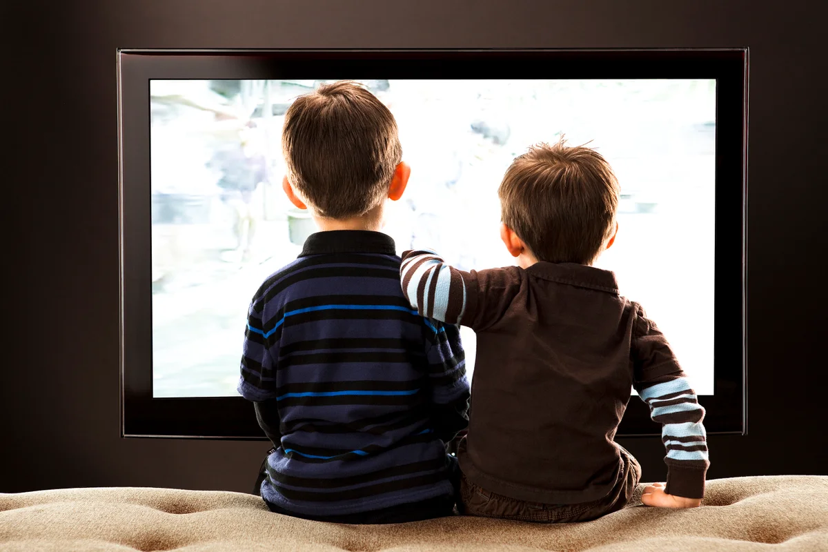 Как телевизор влияет на здоровье ребенка
